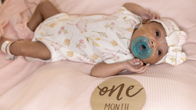 Baby Denver Coleman wird einen Monat alt. Foto: Coleman