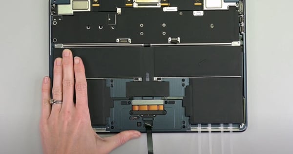 MacBook Air M3 dễ tháo rời nhưng khó lắp lại