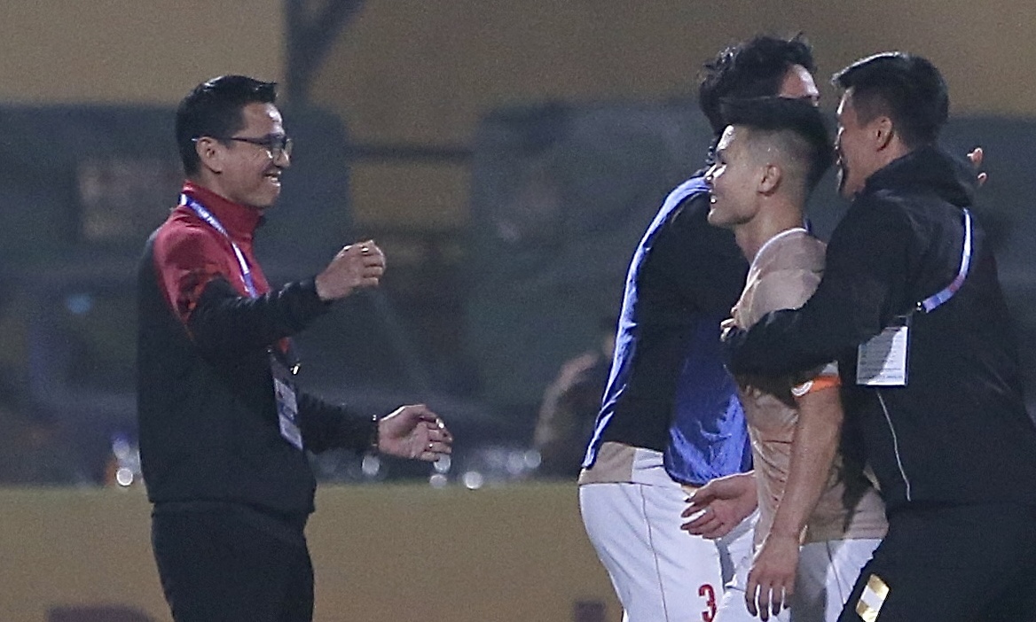 Coach Kiatisuk considers Quang Hai and Tan Tai as assistants.