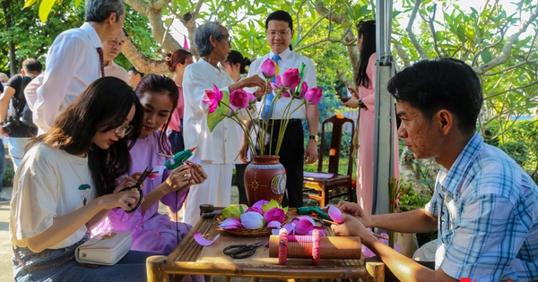 Organisation vieler besonderer Aktivitäten beim Dorffest von Duong No