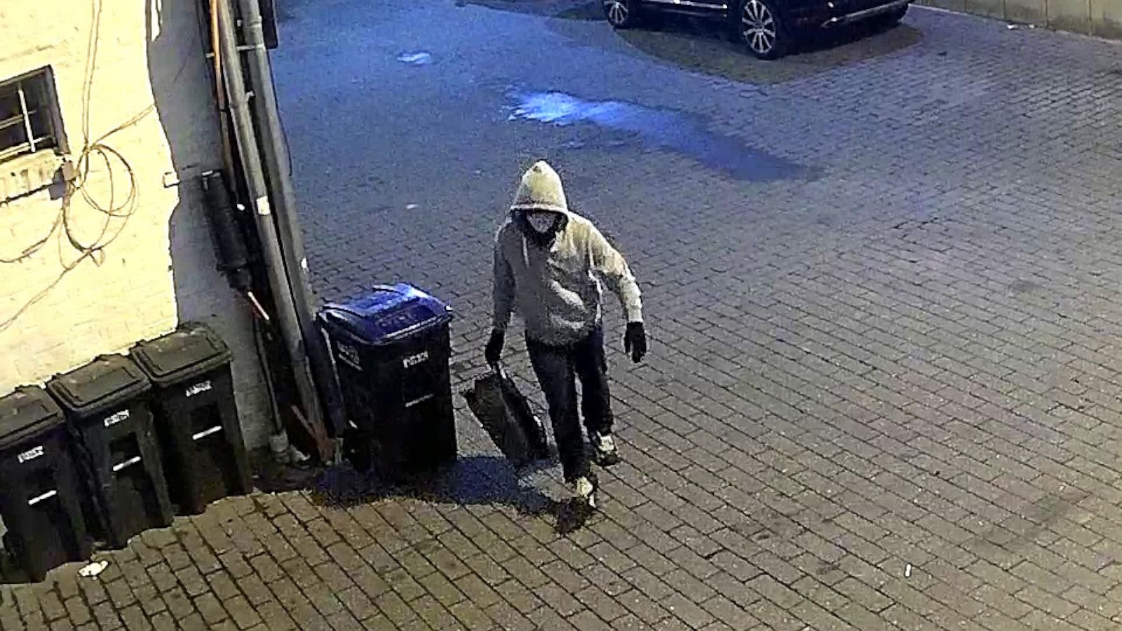FBI chưa tìm ra đối tượng đặt bom trước vụ bạo loạn tại quốc hội Mỹ- Ảnh 1.