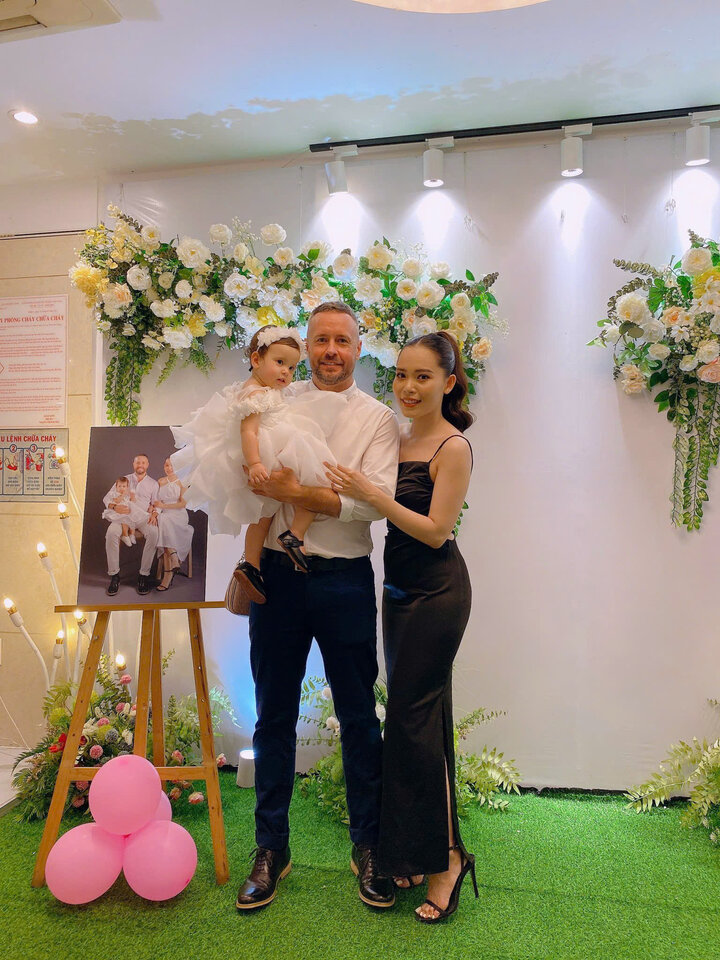 Both husband and wife share the same desire to have their children learn Vietnamese culture and language.