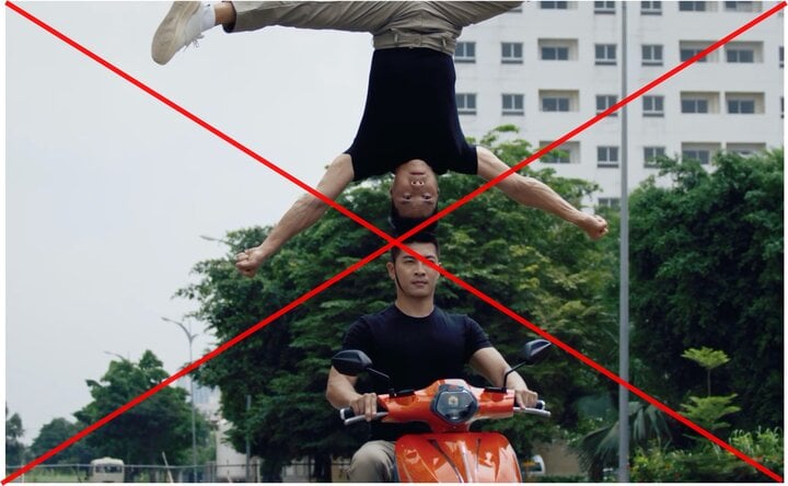 The image of two circus artists Quoc Co and Quoc Nghiep performing circus acts without helmets in an advertising clip caused a stir in public opinion.