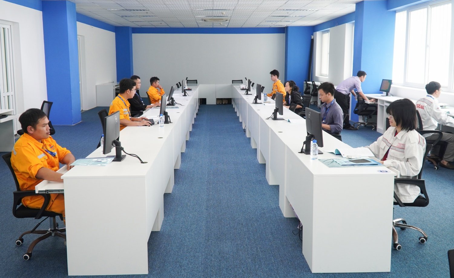 [Serie fotográfica] Los candidatos se preparan seriamente y se concentran para completar el examen