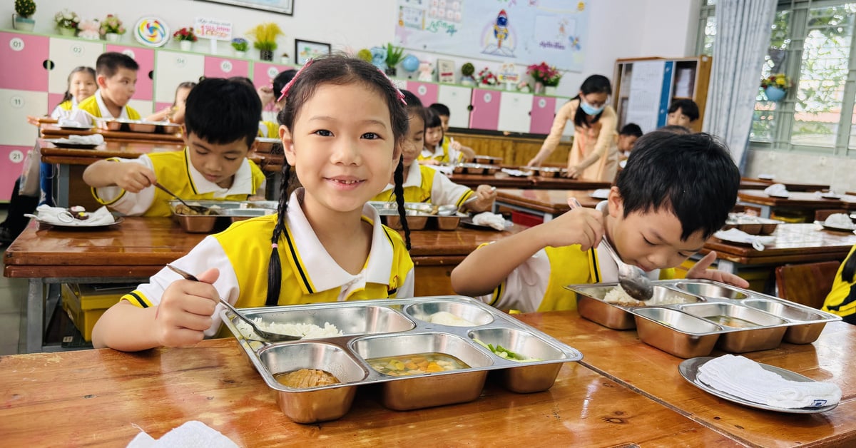 Escuela primaria invita a los padres a “presenciar” las comidas en el internado