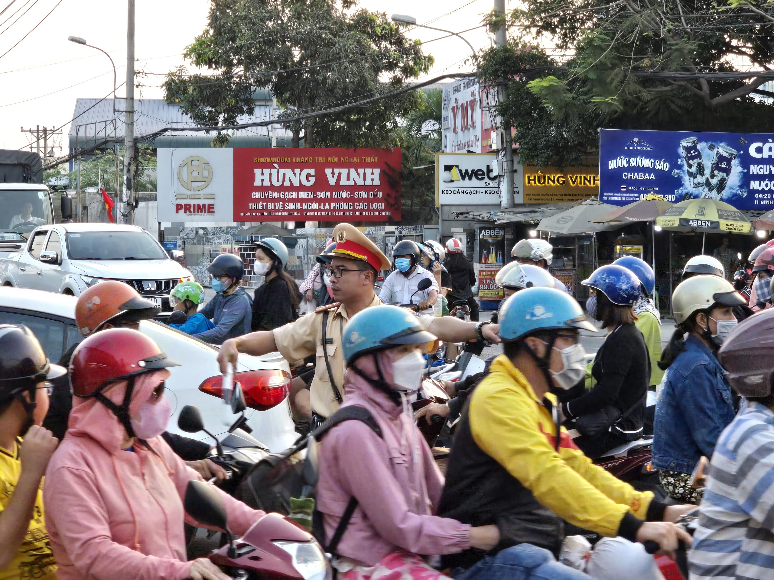 Cảnh trái ngược tại 2 cửa ngõ trong ngày người dân trở lại TP.HCM sau kỳ nghỉ lễ 30/4 - 1/5- Ảnh 7.