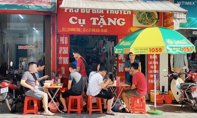 Phở cụ Tặng là địa chỉ ăn sáng quen thuộc của nhiều người dân tại trung tâm TP Nam Định.