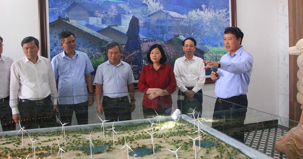 Head of the Central Mass Mobilization Commission surveys key projects in Quang Binh