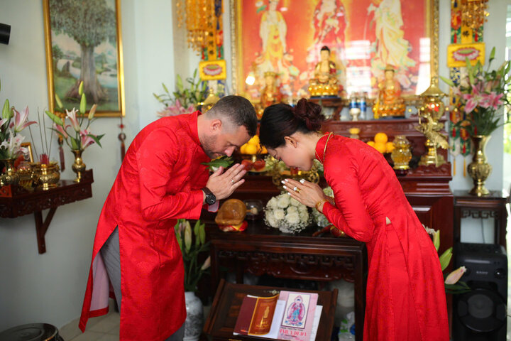 Hong Van and her husband always share knowledge about culture and cuisine to understand each other better every day.