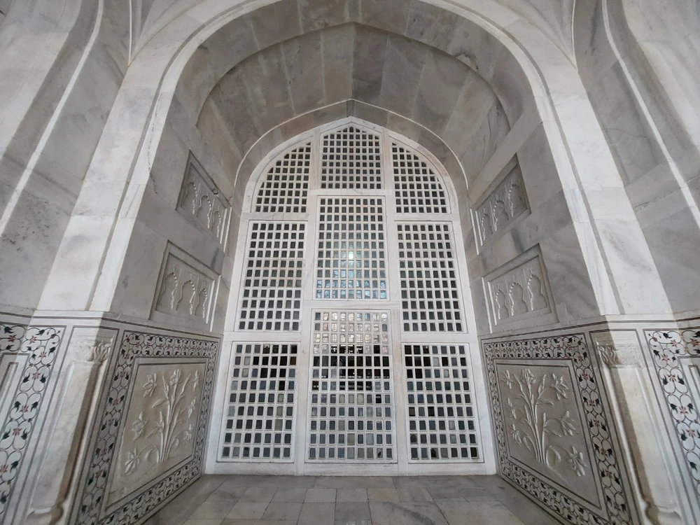 taj1.jpg