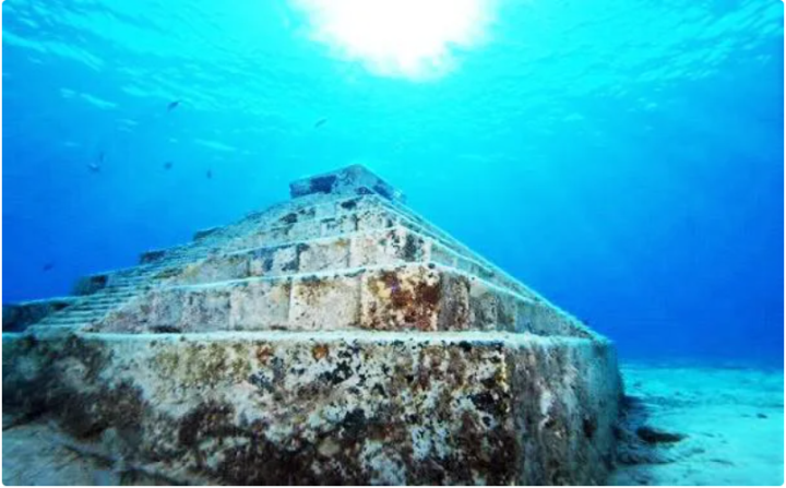 Divers accidentally discover controversial pyramid at the bottom of the sea in Japan - 1