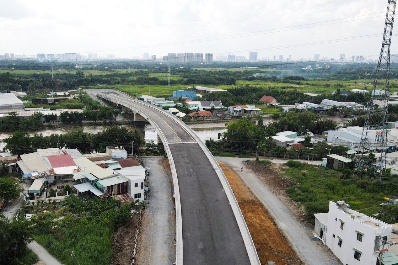 500 billion VND bridge connecting two districts in Ho Chi Minh City will soon help people avoid the 10km detour