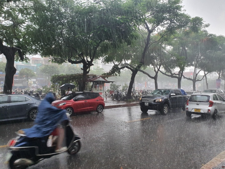 8月14日の午後から夜にかけて、北部のタインホア省とゲアン省ではにわか雨や雷雨が降るでしょう。 （写真：ヴー・ルアン）