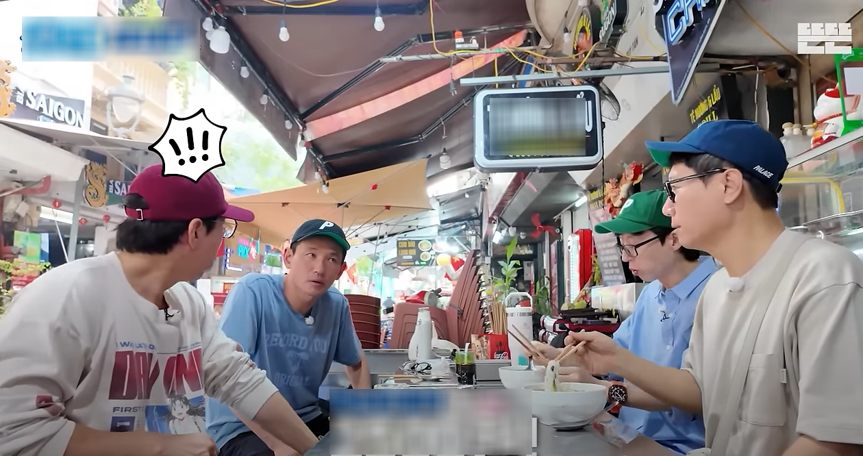 Korean guests eat seafood bun ha noi 0.png