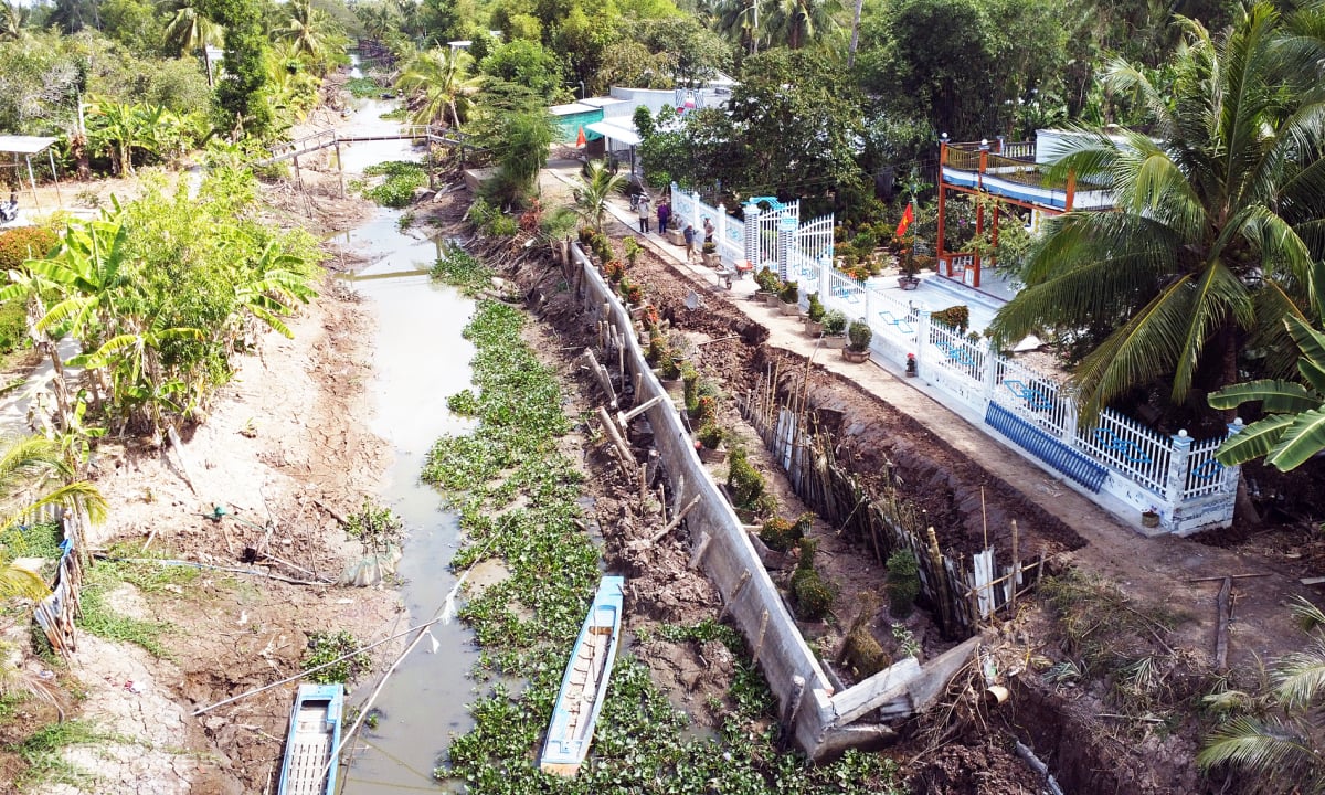 Serious subsidence and landslides in Ca Mau