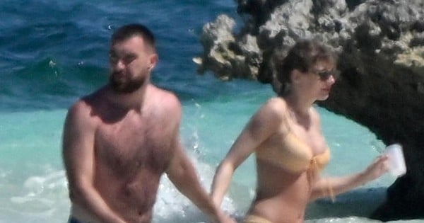 Taylor Swift shows off her bikini body and passionately kisses her boyfriend