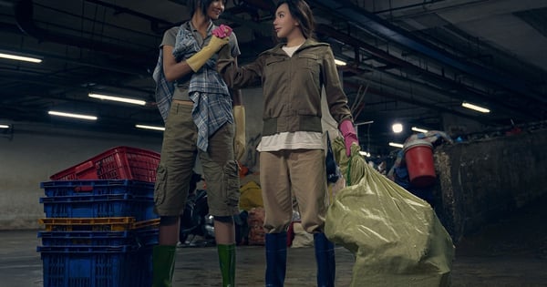 Ho Quynh Huong and H'Hen Nie work as female porters in the fish market.