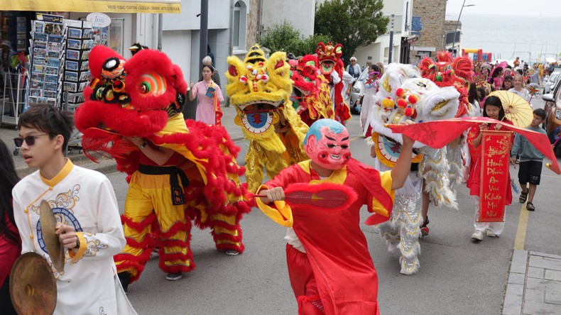 Festival de Vietnam en la ciudad costera de Larmor-Plage foto 2