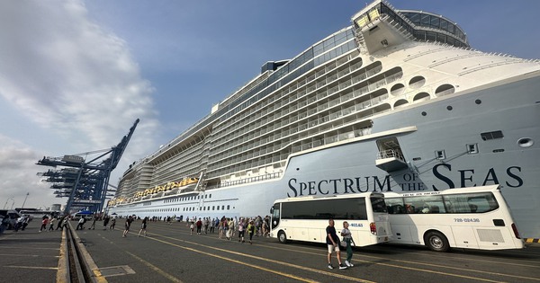 Superschiff Spectrum of The Seas bringt 4.485 internationale Gäste nach Ba Ria