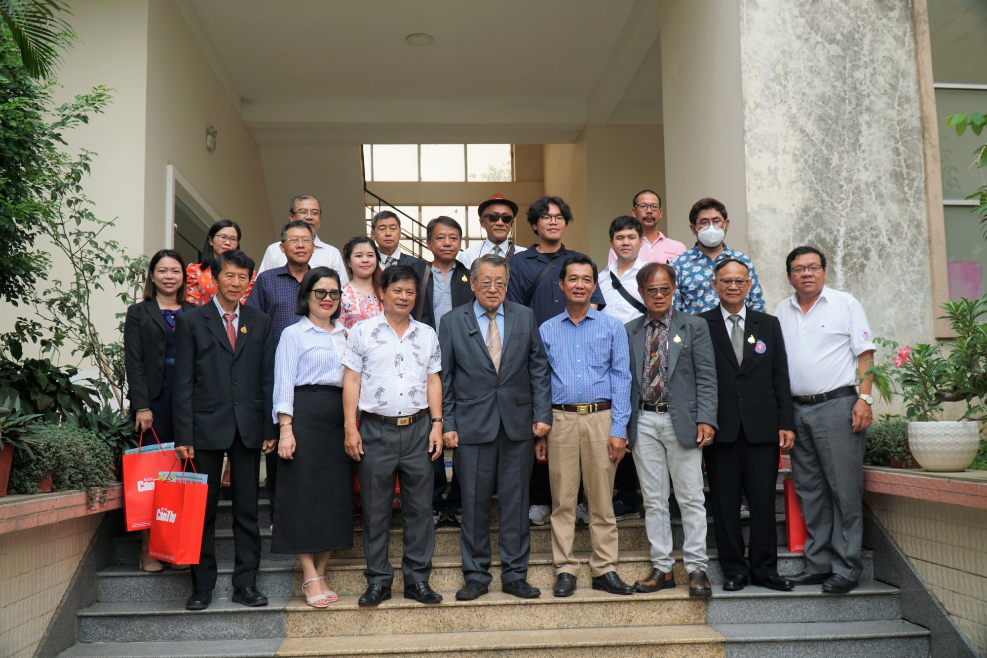 doan dai bieu hoi nha bao thai lan tham trao doi nghiep vu tai bao can tho hinh 2