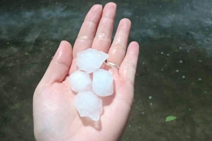 La grêle est apparue à Hanoi dans la soirée du 20 avril. (Photo : H.T.)