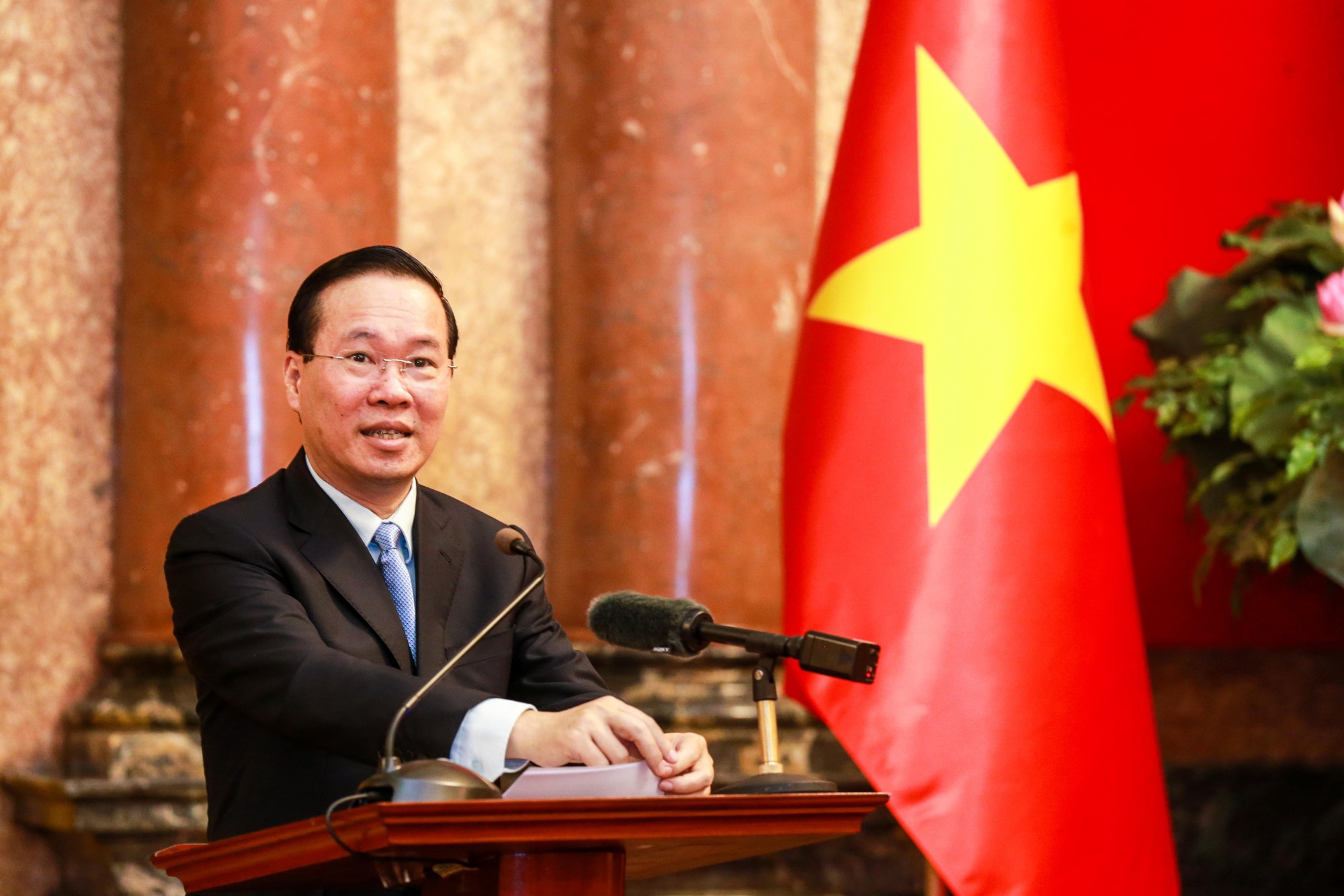 Chủ tịch nước Võ Văn Thưởng trao Huân chương Lao động cho các HLV-VĐV xuất sắc - Ảnh 2.