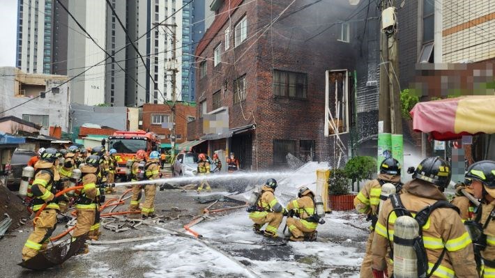 South Korea: Fire breaks out at a public cemetery in Busan, more than 20 people injured photo 1