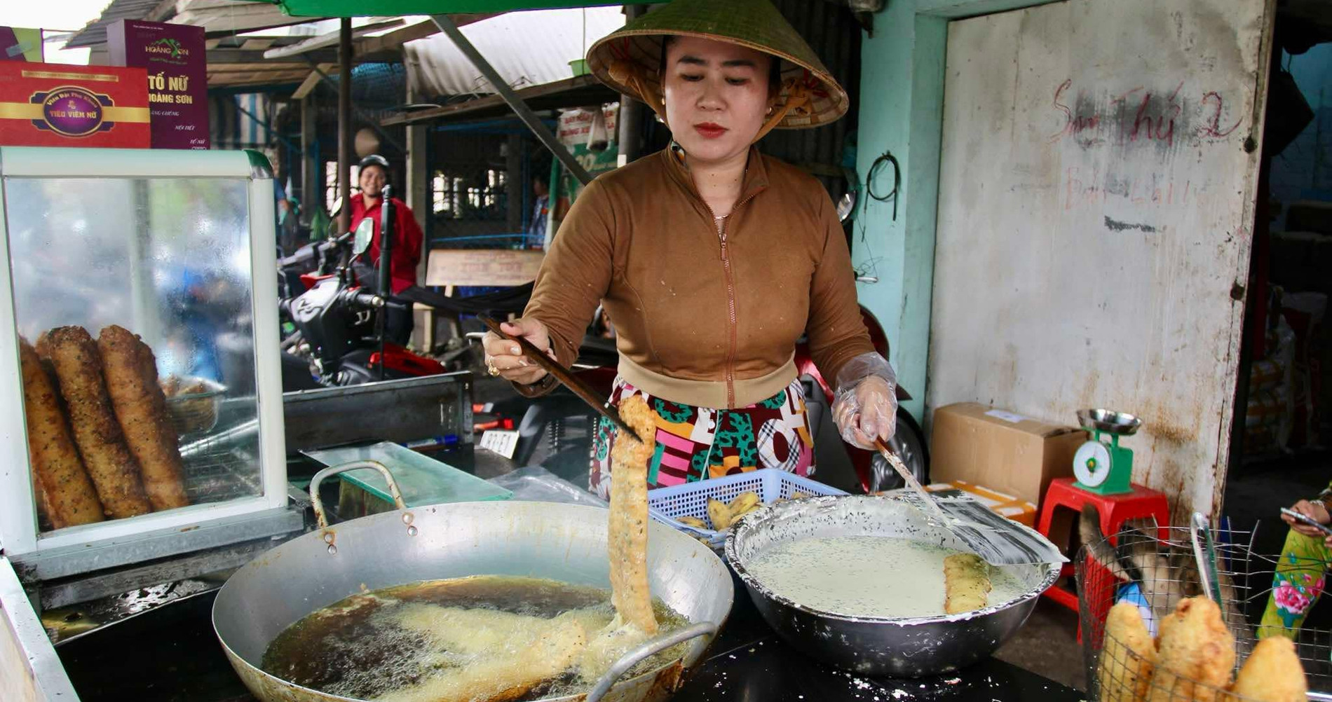 ร้านเค้กกล้วยในซ็อกตรังใช้กลเม็ดขายแปลกๆ ปิดการขายได้วันละ 300 ชิ้น