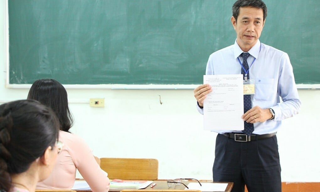 Los dos primeros profesores fueron reclutados directamente por Ciudad Ho Chi Minh por ser "excelentes".