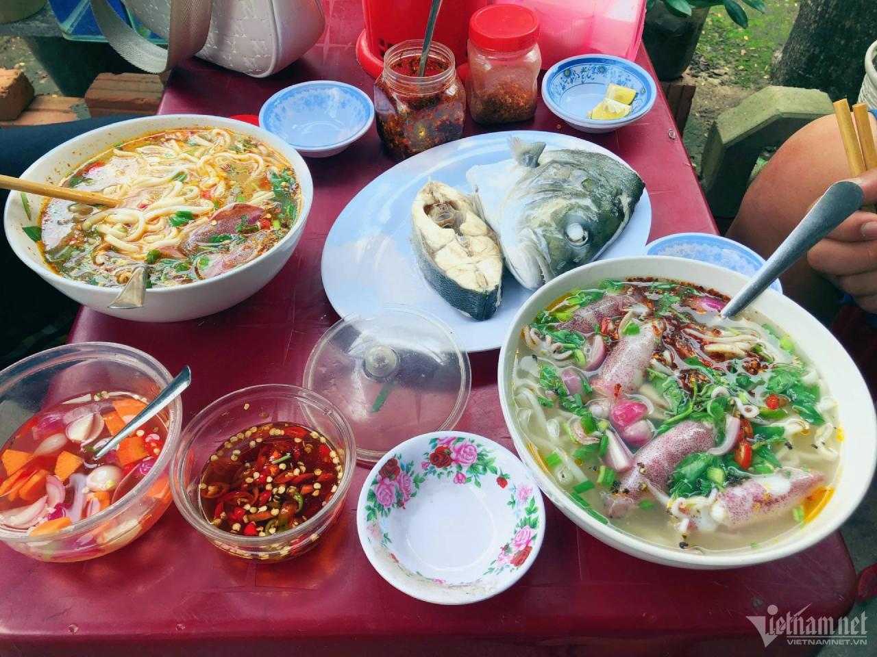 W-banh-canh-ca-muc-1-1.jpg