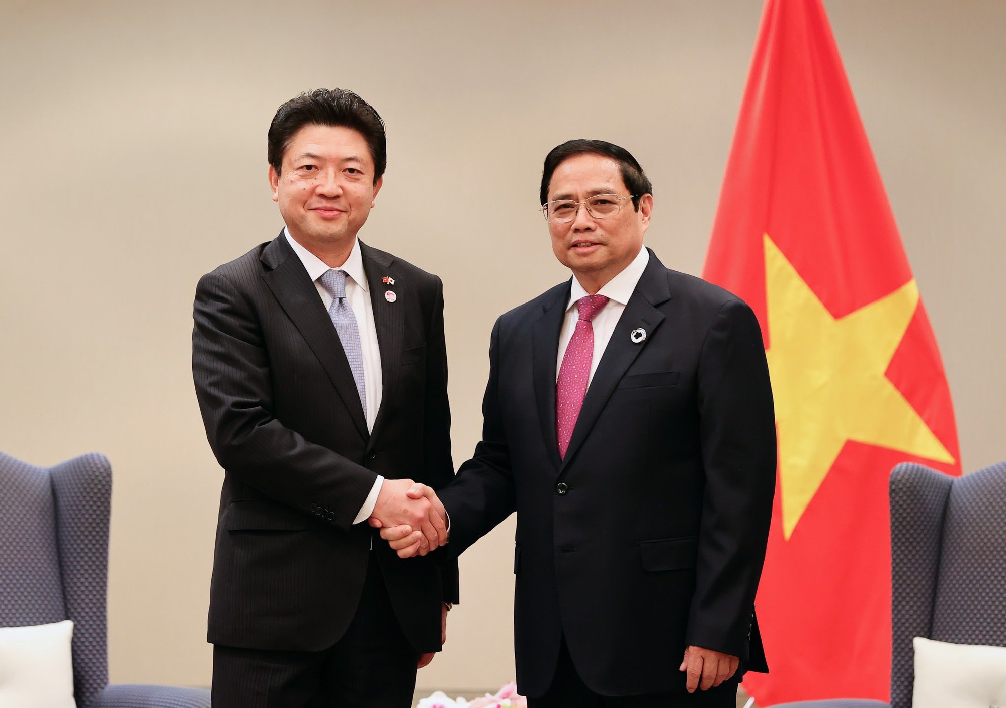 Prime Minister Pham Minh Chinh receives leaders of several large Japanese economic groups. Image 1