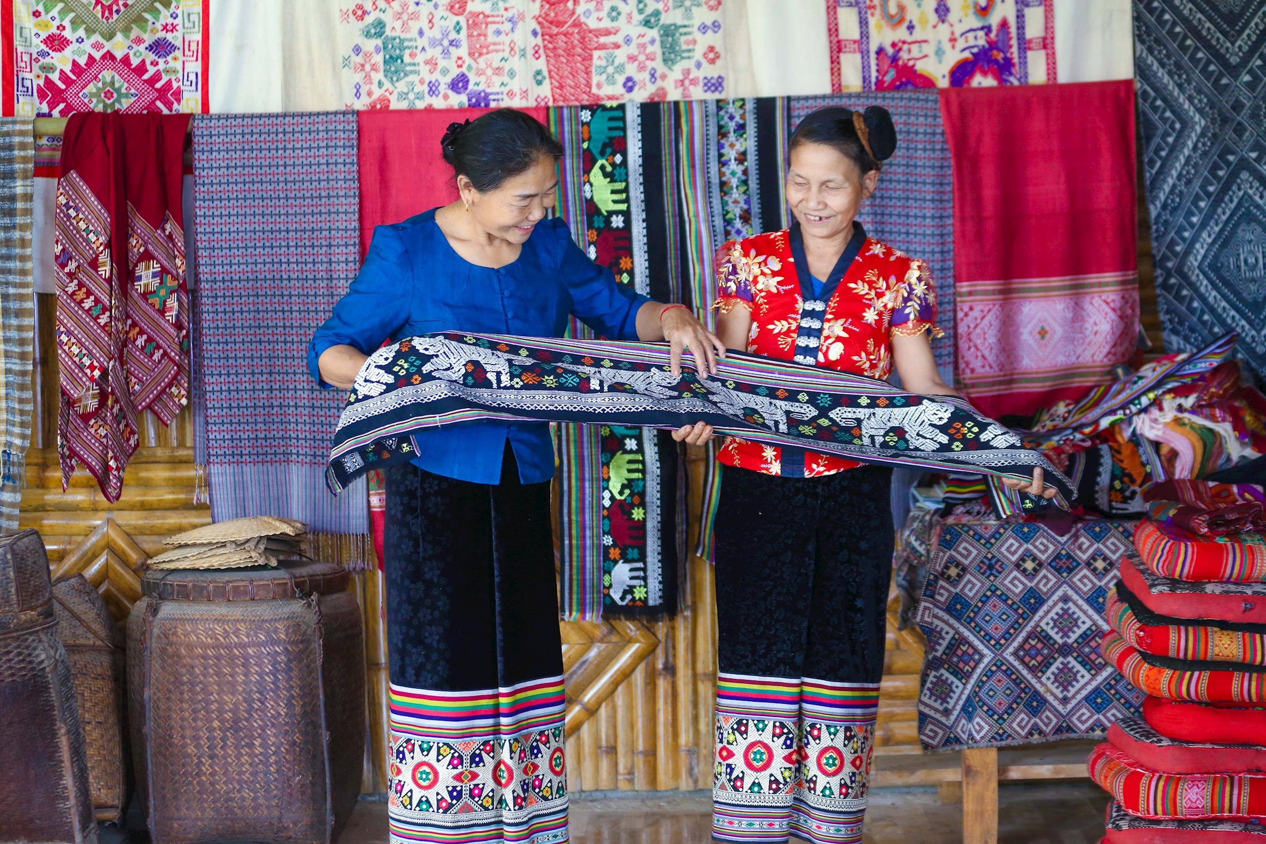 teinture de tissu image. Tuyen Dinh (1)