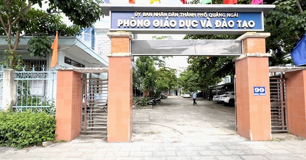 Se rumoreaba que el jefe del Departamento de Educación de la ciudad de Quang Ngai había recibido dinero para "comprar escuelas" y pidió a la policía que interviniera.