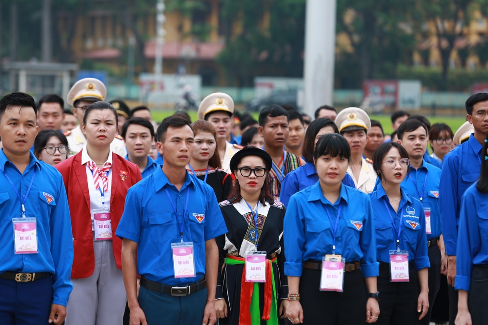 420 thanh nien tien tien bao cong dang bac hinh 1