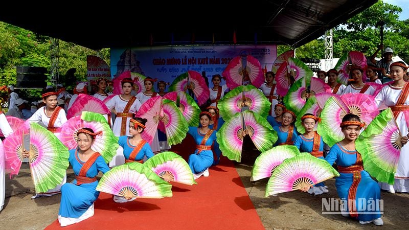 Festival de la bulliciosa Kate 2023 del pueblo Cham en Binh Thuan foto 4