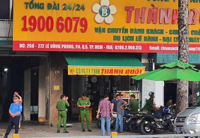 La policía registró la sede de Thanh Buoi en la calle Le Hong Phong, distrito 10. Foto: Ho Dinh