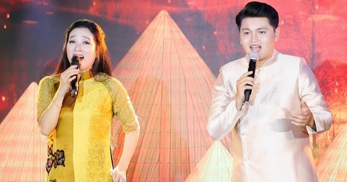 Vu Minh Hieu made an impression when singing a duet with artist Thanh Thanh Hien