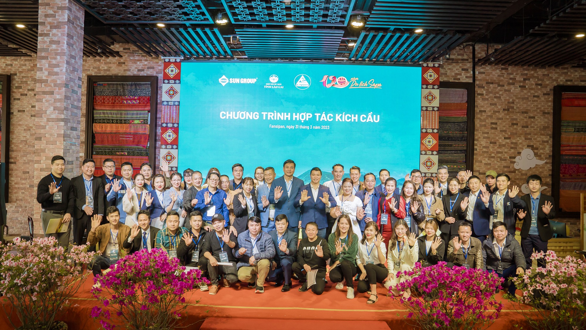 Hơn 70 doanh nghiệp 'bắt tay', giảm giá cực mạnh hút du khách tới Sa Pa - Ảnh 3.