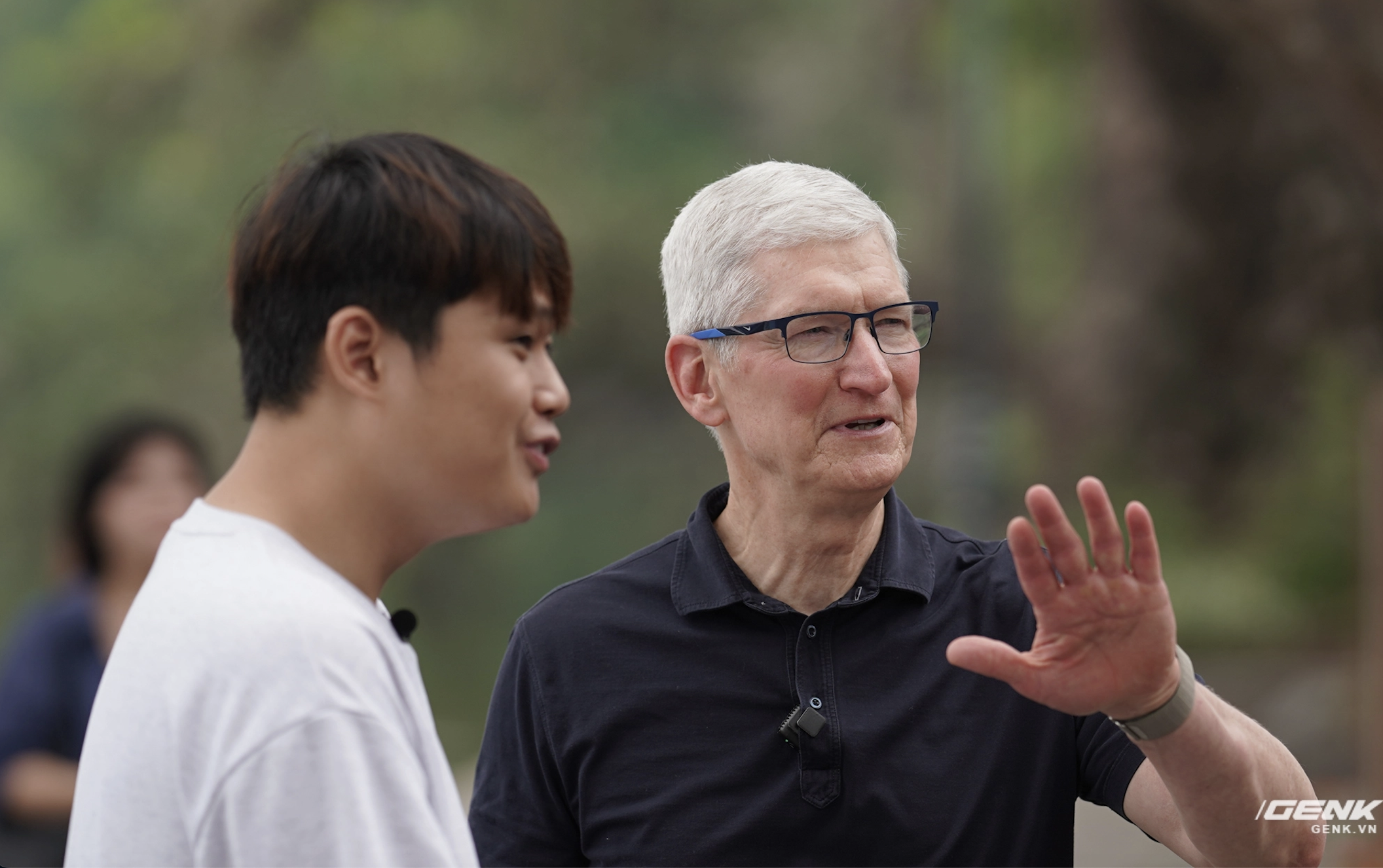 Chàng trai Việt dẫn Tim Cook đi dạo Hồ Gươm là ai?