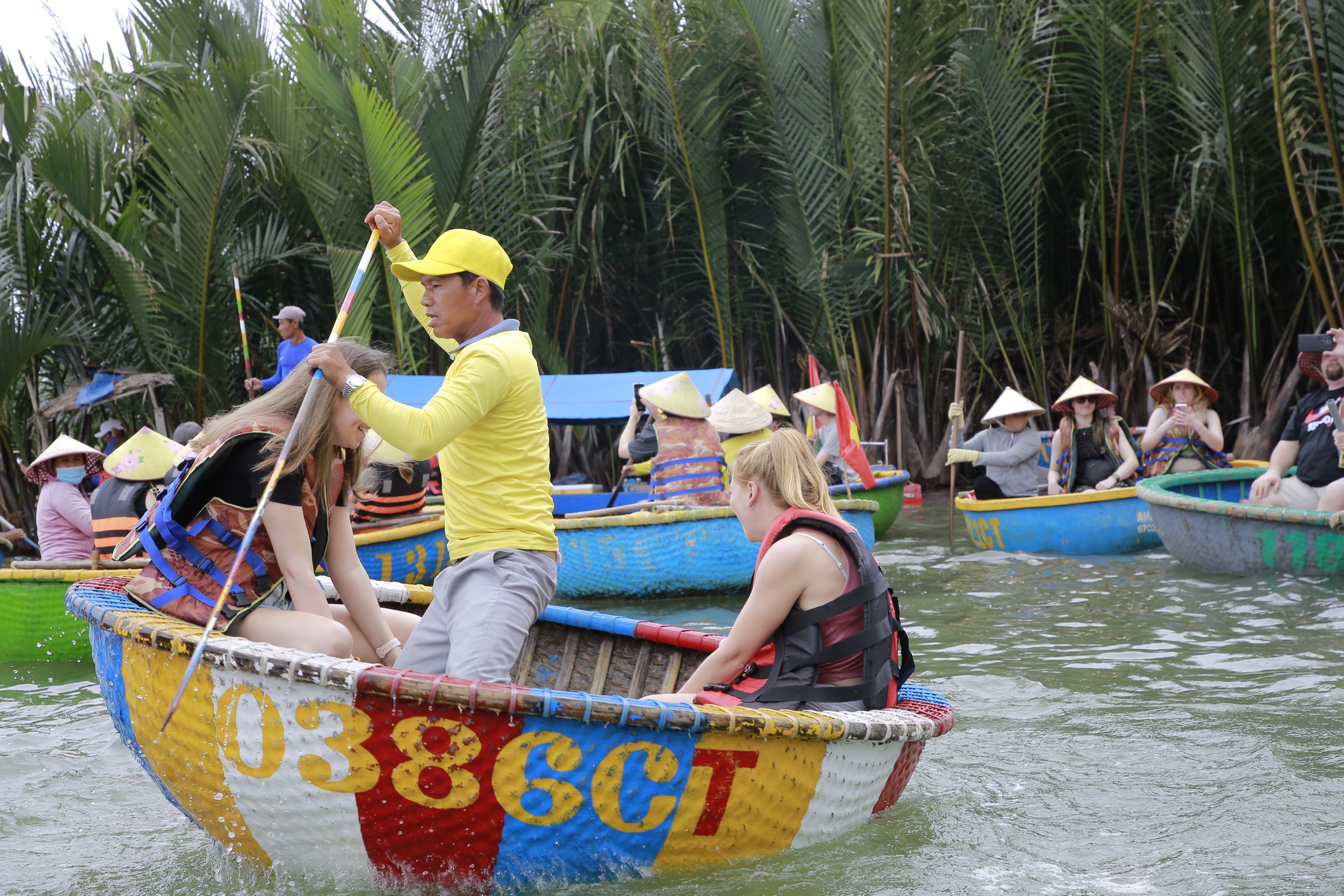 Có gì đặc biệt tại rừng dừa nước ở Quảng Nam mà khách đến nườm nượp?- Ảnh 8.