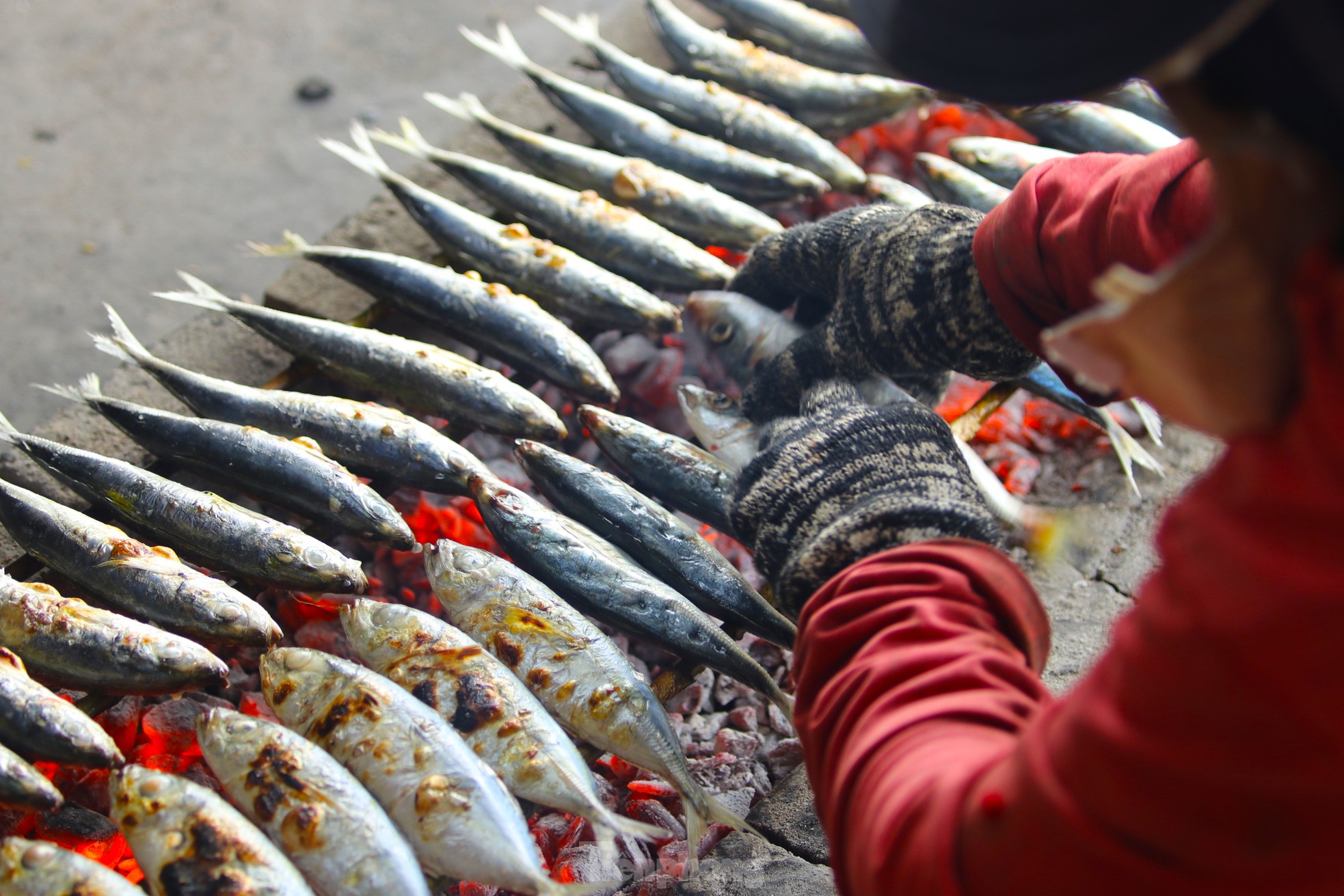 Le village de poissons grillés de Nghe An est constamment en feu pour servir le Têt