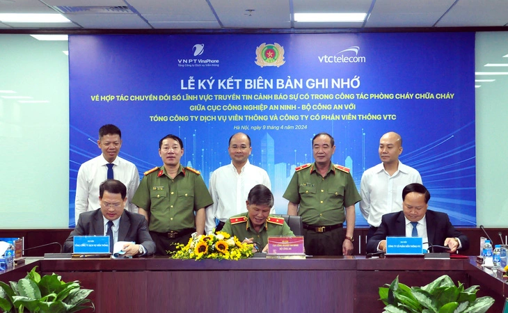 VNPT VinaPhone signed a cooperation agreement on digital transformation in the field of fire prevention and fighting