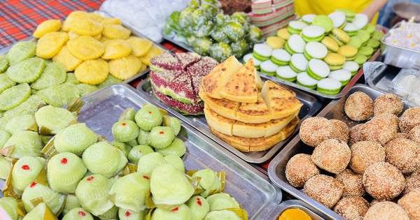 La gente es libre de elegir y comer todo tipo de pasteles de tres regiones para celebrar el 20 de octubre.