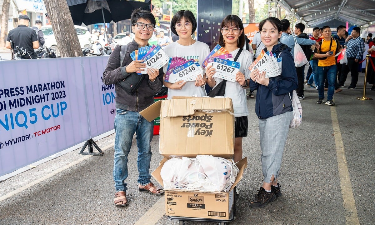 Software company sponsors employees to run Hanoi Midnight for two consecutive years