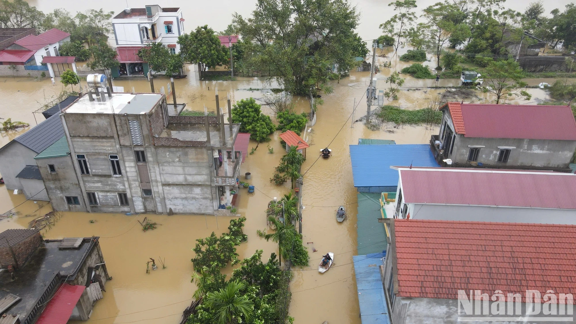 [Foto] Hanoi: El río Bui desborda el dique, muchas comunas en el distrito de Chuong My están inundadas foto 3