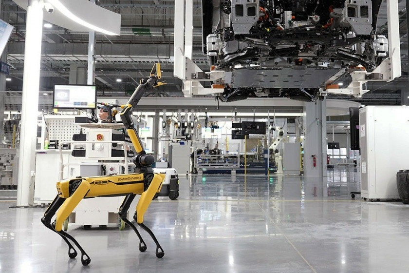 Hyundai begins mass use of robots in car production