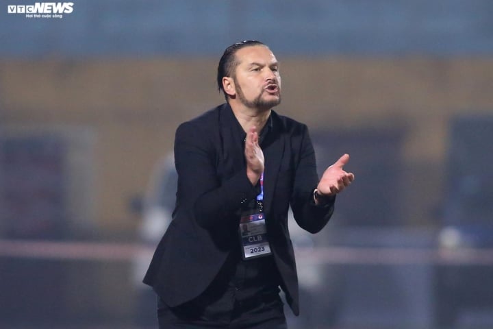 L'entraîneur Popov est un entraîneur étranger rare qui a laissé une marque remarquable lors de la saison 2023 de la V-League.