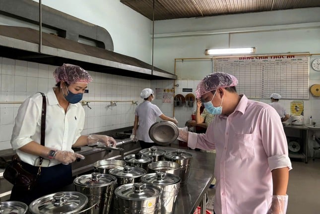 Colegio invita a padres a la cocina para revisar y comer con sus hijos foto 4