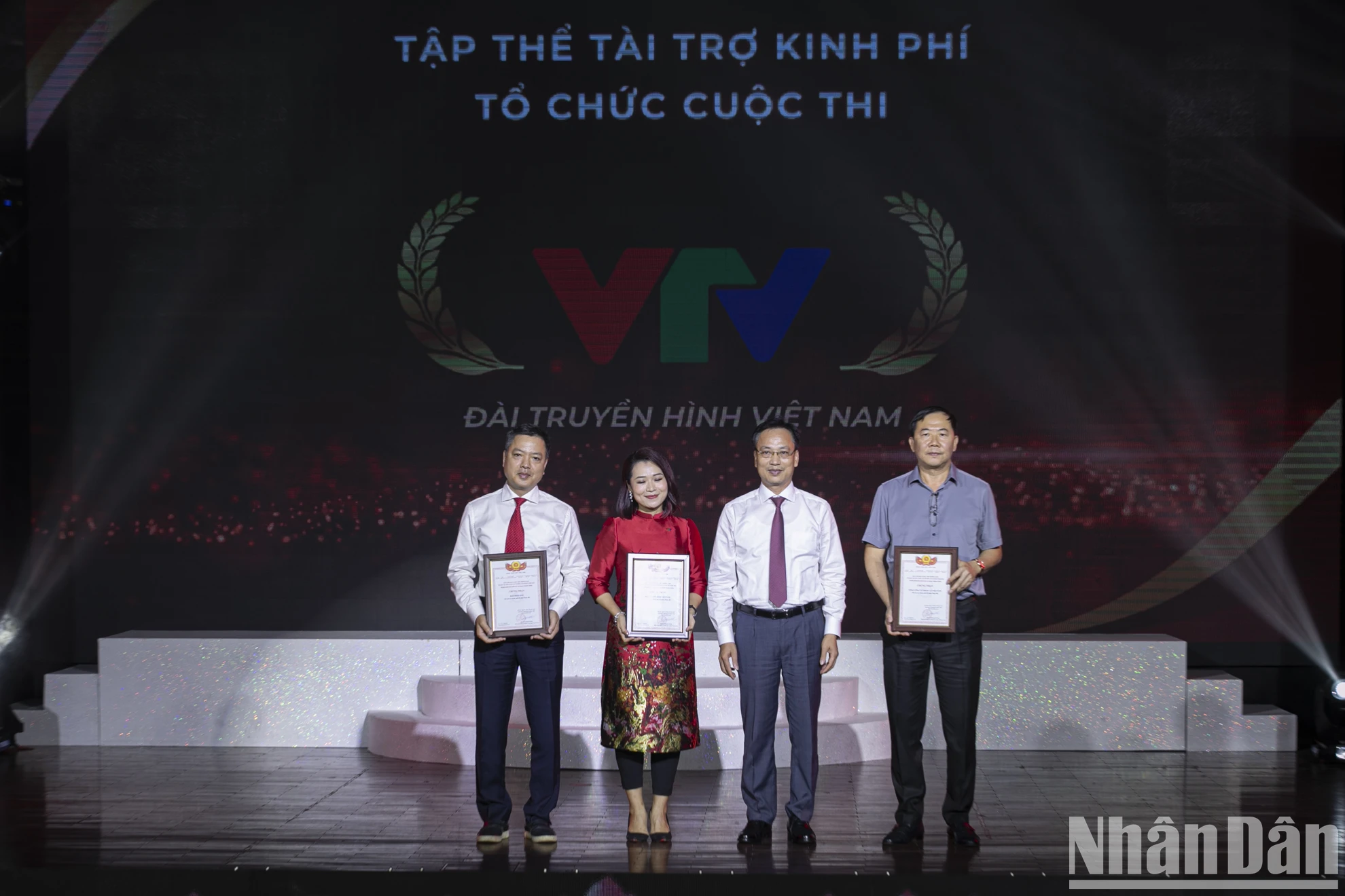 [Foto] Ceremonia de entrega de premios del Concurso Político sobre la defensa de la base ideológica del Partido en el Comité del Partido de las Agencias Centrales, foto 5