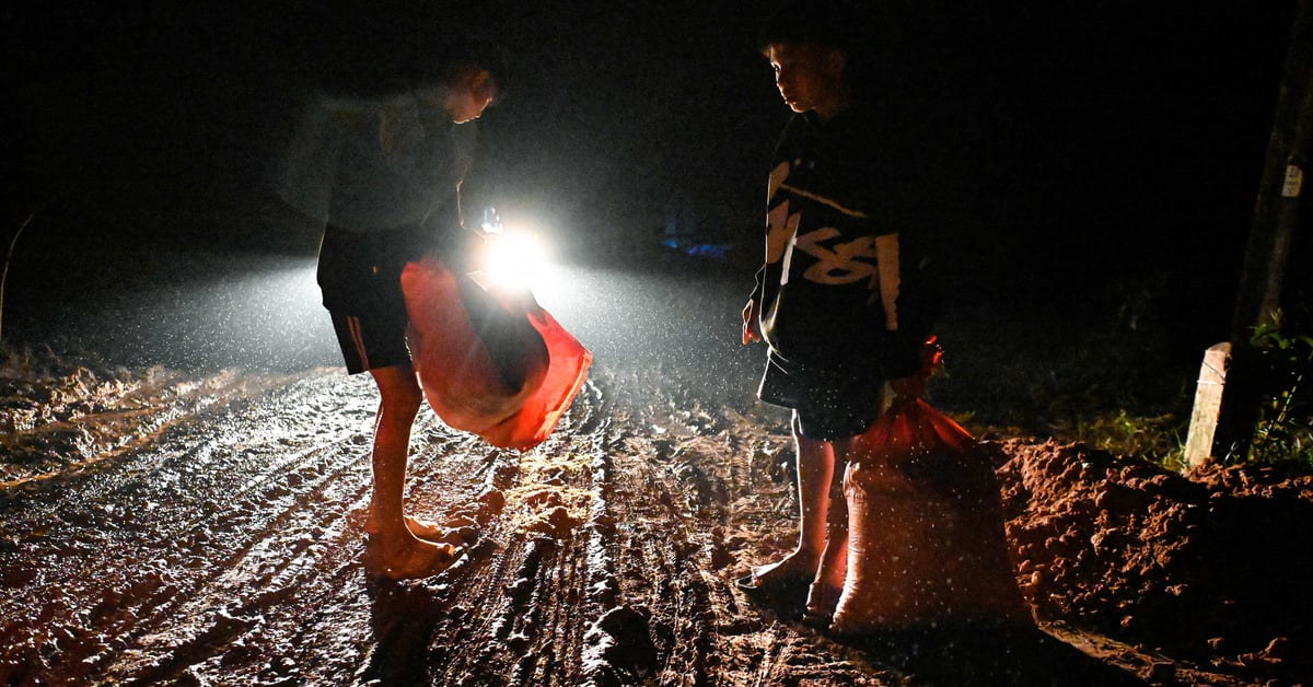 泥だらけの道路と冷たい雨も「フォー・イエウ・トゥオン」がランヌーに来るのを止めることはできない